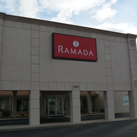 Отель Ramada By Wyndham Wichita Airport Экстерьер фото